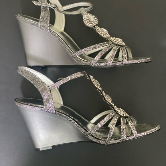 Adrianna Papell heels - Picture 3 of 10